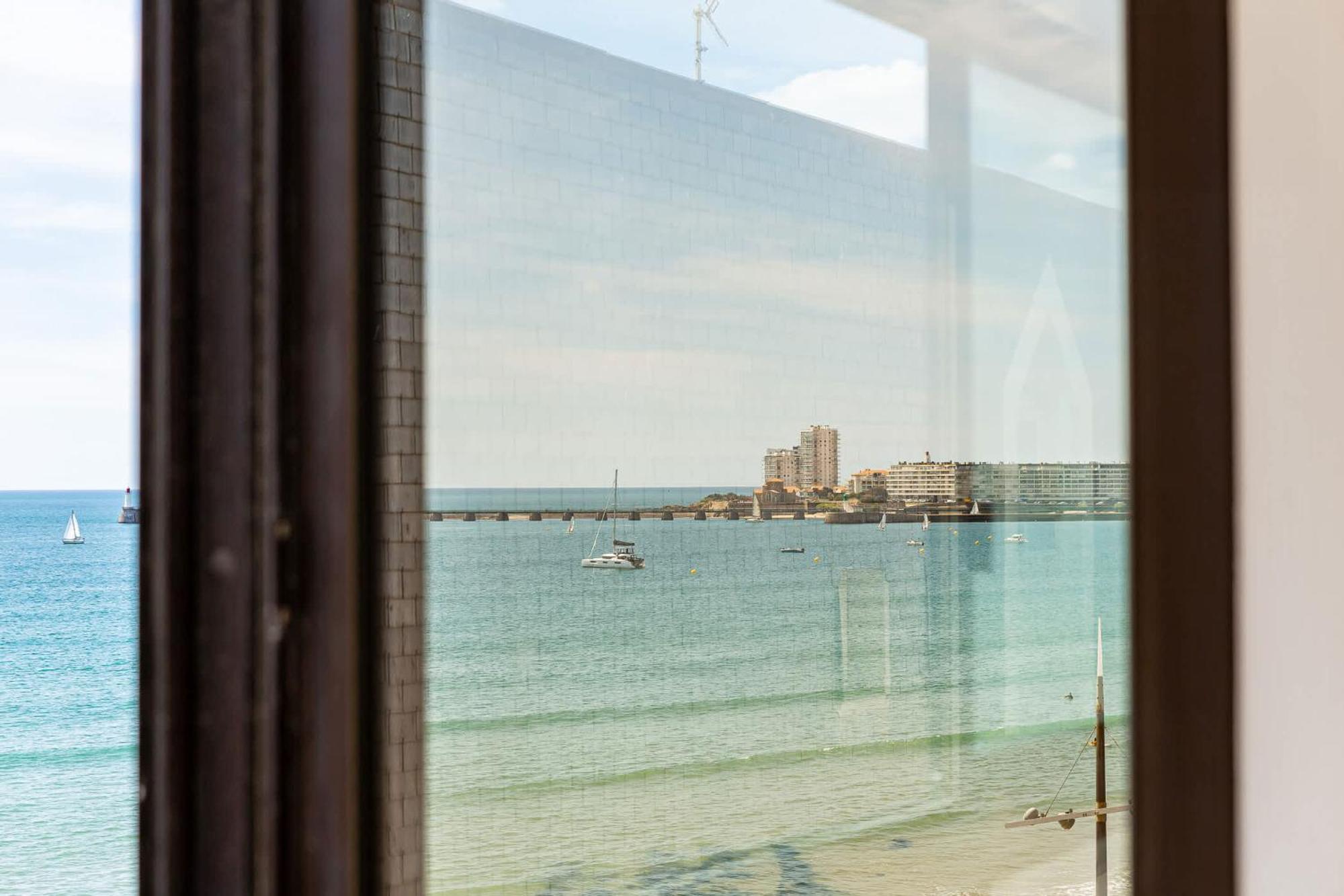 Appartement Au Pied De La Plage, Vue Imprenable Sur La *